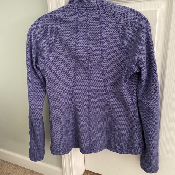 Athleta shirt with zipper size small - Picture 4 of 4